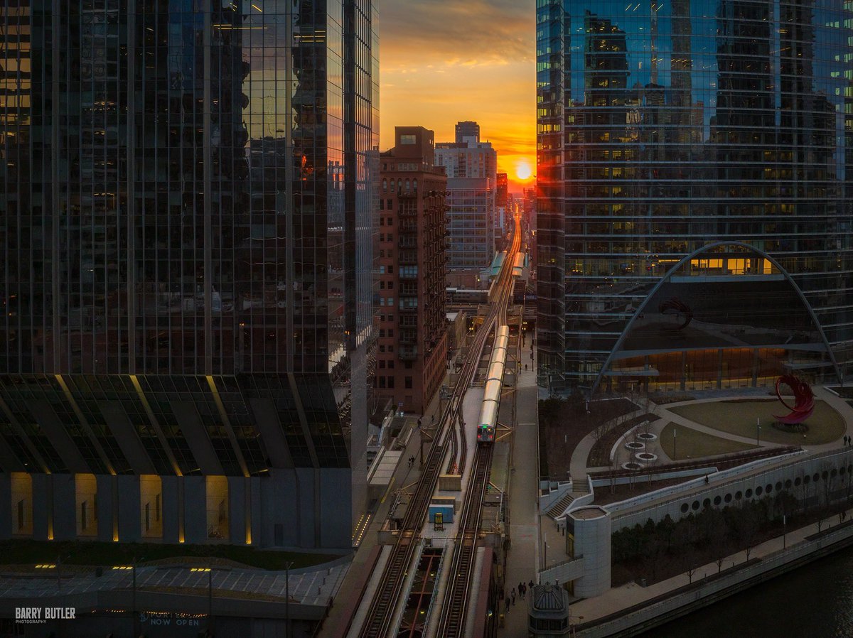 The Vernal Equinox coming down the Green line of the CTA. Monday's sunset and Chicagohenge. #weather #news #ilwx #chicago #chicagohenge