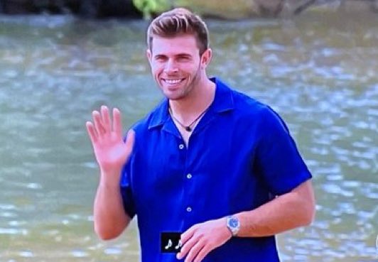 thebachelwhore's tweet photo. get you a man who doesn't wave at you like this 
#thebachelor #bachelor https://t.co/99PuR2N3pM