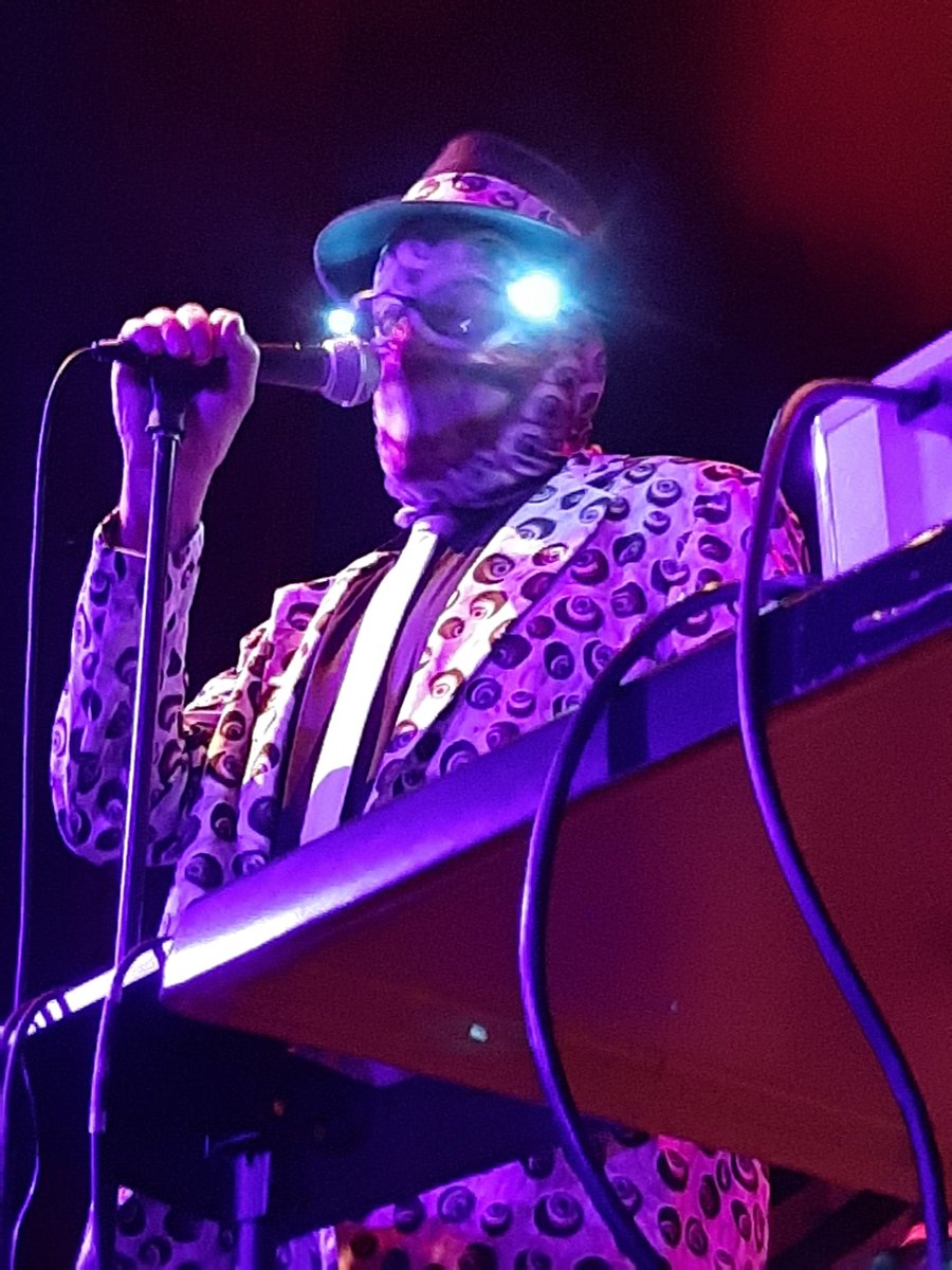 Hulky23's tweet photo. Thank you @theResidents for killing it on Saturday night. You blew my mind. I'm so happy I got to see you perform, it was fan-flipping-tastic! https://t.co/P4rPOP9nLq