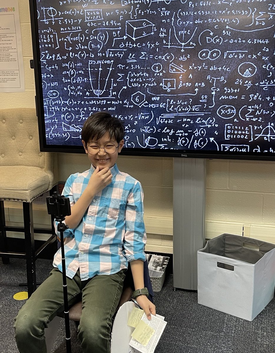 MsSpiwak's tweet photo. Today we had our first 4 influential person speeches! Give a big round of applause 👏🏻 for Stephen Hawking🔭, Eleanor Roosevelt🇺🇸, Roberto Clemente⚾️, and Marie Curie🧪! Great job! #influentialperson #speeches #weare54 https://t.co/Rfdzt75by7