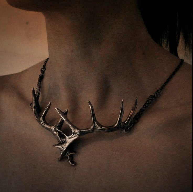 ⠀ 
                                      ☼ 𝐀𝐋𝐈𝐍𝐀 𝐒𝐓𝐀𝐑𝐊𝐎𝐕 
                ——————————————

                   ✧ independent portrayal of a
 canon character from the grishaverse / cartographer / 𝘀𝘂𝗻 𝘀𝘂𝗺𝗺𝗼𝗻𝗲𝗿.

                                 〘↻≈ ♡ 〙