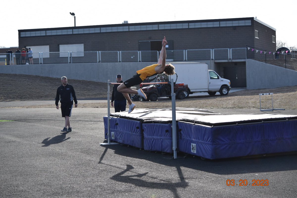 SagehornJessi's tweet photo. Another day doing his thing.
🖤55 HH 🥉 while breaking the FHS freshman record and a new PR
💛195 hurdles 🥇
🖤 High jump ended with🥈even with a scratch to get to hurdles.
Proud of you, Noah! Keep reaching…Those goals are getting close enough to touch.
#trackster https://t.co/irVQbF8Nxs