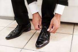 cloth_junction's tweet photo. A journey of thousand miles begins with a fabulous pair of shoes. #black #Shoes #choice https://t.co/m7oEhKGEPO