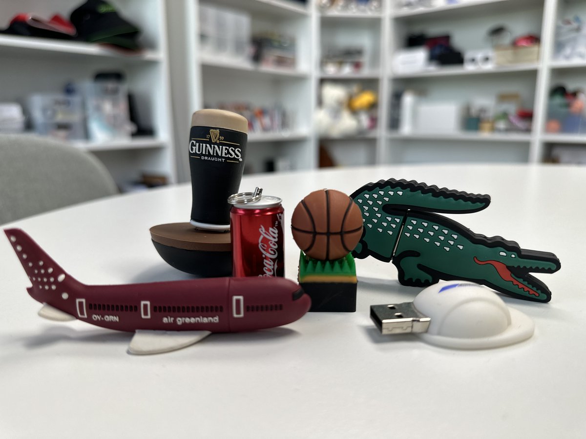 USB_Planet's tweet photo. Order USBS for your next event or conference! Start by choosing your unique style of USB or keep it plain and just customise it best to promote your brand! #PromotionalProducts #promotionalusb #branding #customprinted 
https://t.co/SPAFVbkOuk https://t.co/fmRjd4uM18
