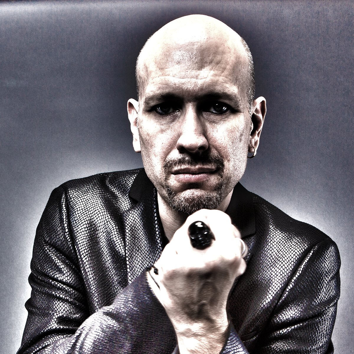 nocarriermusic's tweet photo. New week mood... 😁😎

📷 SchoeberlfotoART 

#newweekmood #chriswirsig #bringiton #filmcomposer #tvcomposer #songwriter #musicproducer #songproducer #epicmetalkeyboards https://t.co/SRR6SUTp0b