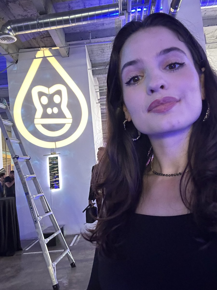 Monkey water anyone???

Getting ready to hop on stage at the VIP dinner for @NFTLAlive 🔥