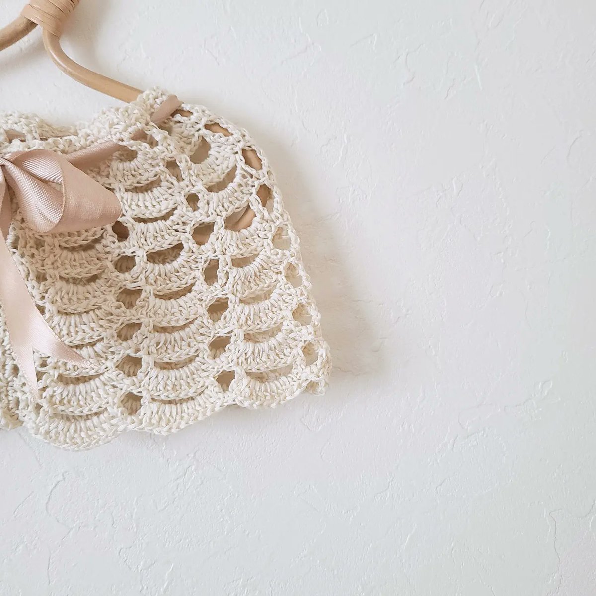 jul_knitting's tweet photo. 手編みのお店[hus:]で販売している、uzu.さんコラボのつけ襟キット。

ケープ風にアレンジしてみました🎀

可愛すぎて朝からとろけてます🫠

https://t.co/LwnzVJNLCo
（このあと12時～コラボキット10%OFFでお買い求めいただけます🎪） https://t.co/LSBbwMTeTS