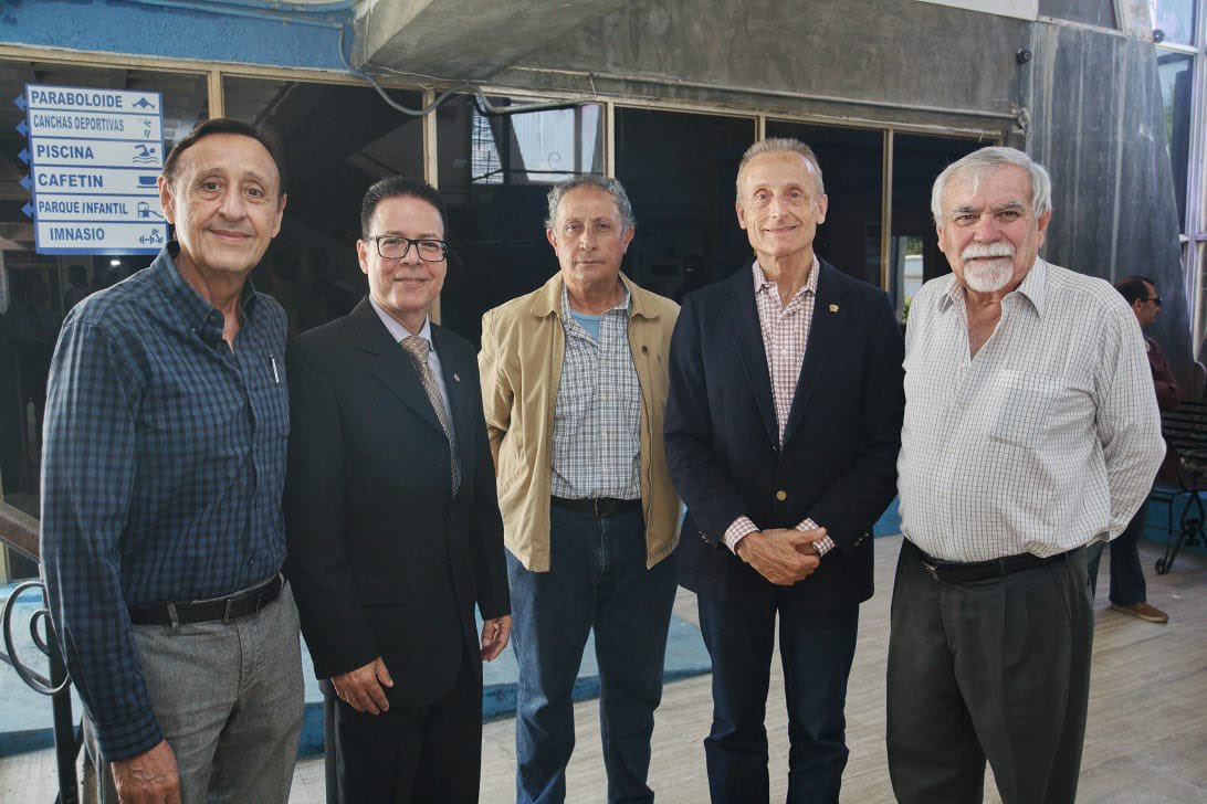 La Cámara de Construcción del Zulia, asistió al 83 aniversario del Centro de Ingenieros del Estado Zulia. 

Reconocidos profesionales se dieron cita en el evento.

¡Felicidades por estos 83 años, <a href="/CIDEZ/">CIDEZ</a>!