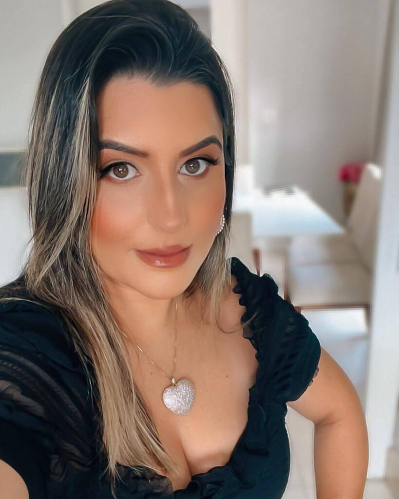 MeloRuama's tweet photo. VOCÊ TEM O DOM!! Sim tenho o dom de correr atrás dos meus sonhos … ✨ uma semana linda 💖 ela só está começando 💖 https://t.co/Q8DvG0cEtp https://t.co/2N2XQnARTS