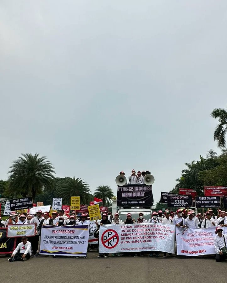 Ribuan dosen dan tendik se-Indonesia segera geruduk istana Presiden. 35 PTNB  bergerak tuntut rubah status dari PPPK jadi PNS, karena ketika Asset diambil maka SDMnya juga harus PNS. Jangan biarkan pemerintah terus mendzolimi!!!

#35PTNBMenggugat
#PNSHargaMati
#jokowikemanasih?