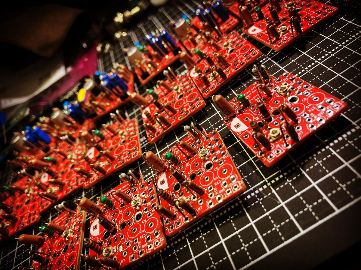 VALKYRIE_SPEAR's tweet photo. Boooooooooooooooost pedal.

#valkyriespear #boostpedal #buffer #violencebooster #violencebuffer #guitarist #bassist #pedalboard https://t.co/18H8pVXvOg