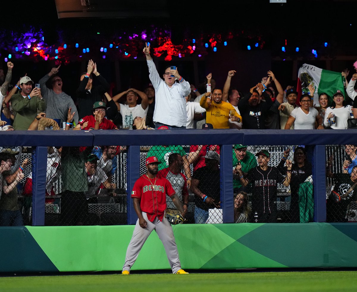 leonesdeyucatan's tweet photo. EL CUBANO MEXICANO YUCATECO, ES DE OTRO MUNDO🥵🥵🥵🥵🔥🔥🔥🔥🔥🔥

Que manera de jugar de Randy Arozarena, esto es histórico ¡Vamos mi México si se puede!🇲🇽🔥

#VíveloComoCampeón⭐️ https://t.co/5ONLLyH9ke