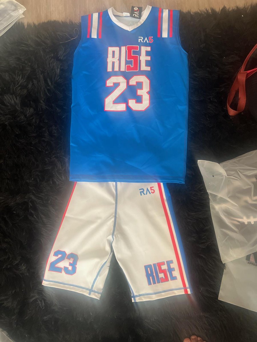 RSimmons5172's tweet photo. @RI5E_Sports @RI5E_apparel
Eeeewwie!!! 🗣CHI-TOWN!!!! We on our way and definitely will be in style. You look good, you feel good, you feel good, you play good. 18u let's get it #MINDSETOFAPRO #RI5E⬆️
#RI5EMAFIA #DRIPPY #FAMILYTIES🤞
💯🤙💪 https://t.co/jKXSCTr0Sk