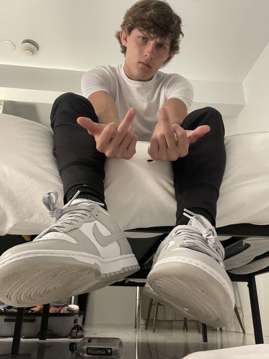 MasterPheonix420(12.8K) on Twitter: "I’m so attractive lmao. I want