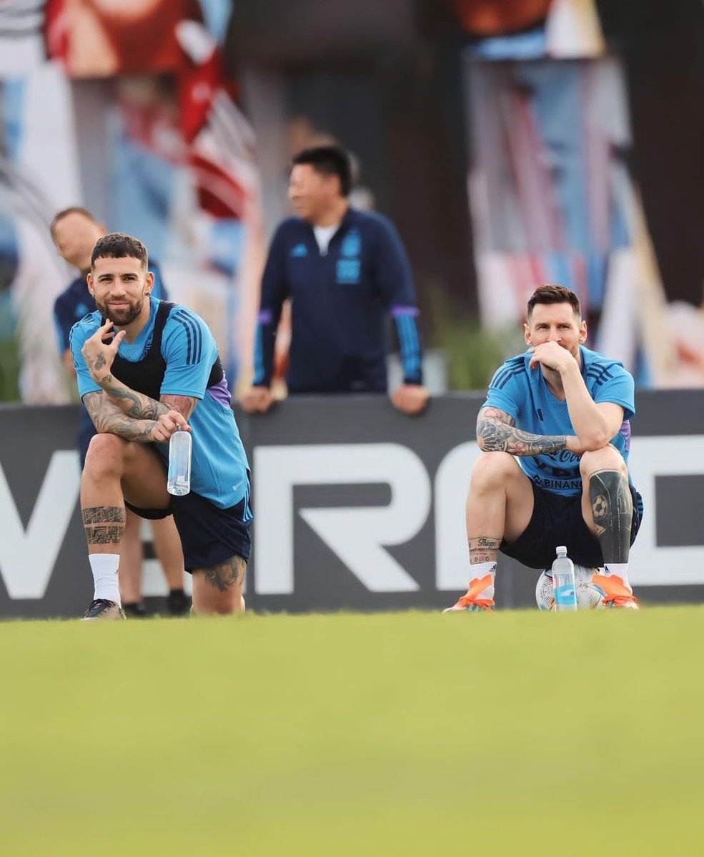AtaqueFutbolero's tweet photo. Y la vieja guardia va… 🇦🇷 https://t.co/2sPDf2Tdge