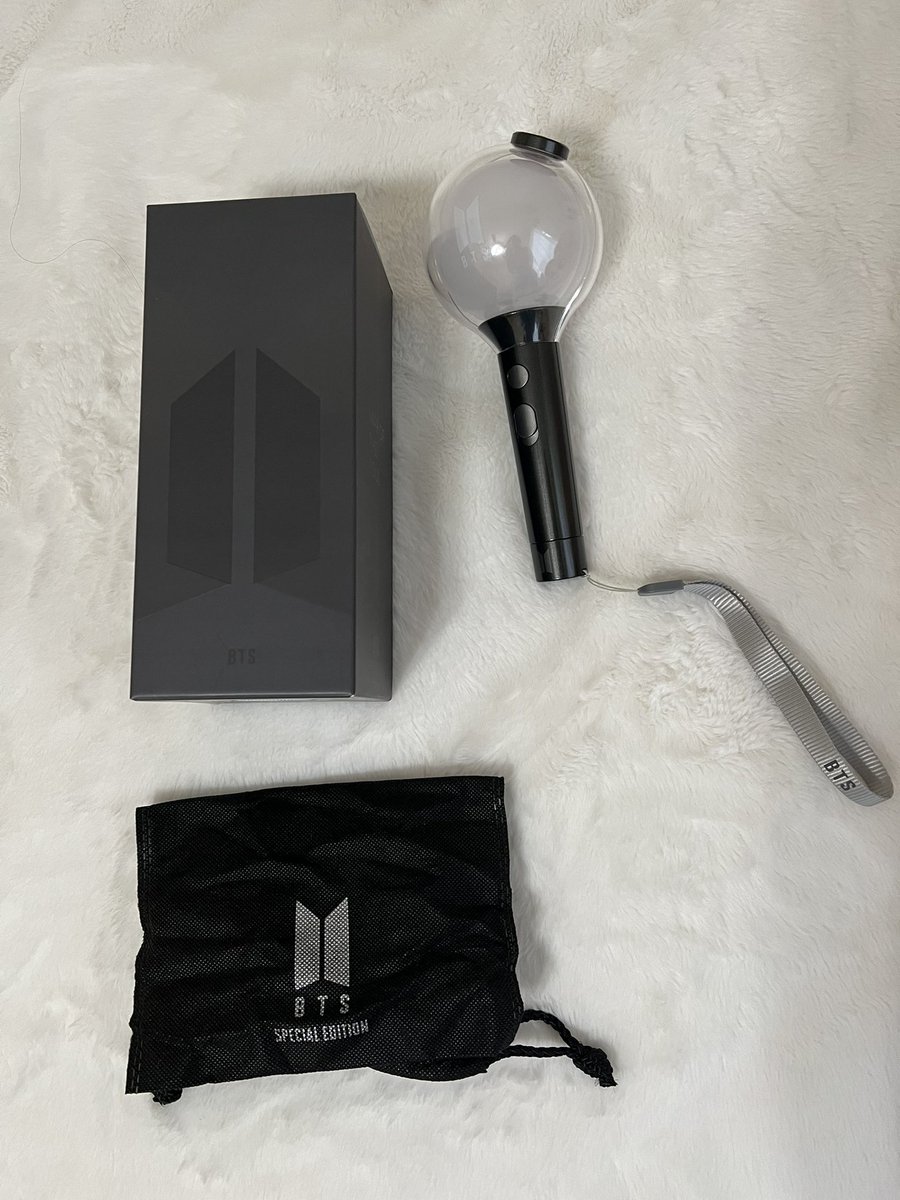 iluvyenii's tweet photo. wts bts lightsick $50 + shipping
🍒mint condition (minor scratches)
🍒 comes w/ everything pictured & many ptd freebies!
🏷
#btswts #wttbts #buybts #btsbuy #btsitems #permissiontodancelasvegas
#ptd #bts #bangtan #wtsbts #btssoundcheck #btslightstick #armybomb #jungkook #jin https://t.co/P0amlNbgMG