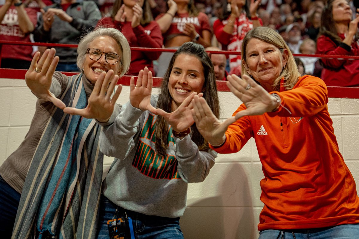 MiamiHurricanes's tweet photo. It's great to be a Miami Hurricane!
Shoutout to everyone who's come out to support and show love to our basketball teams in the Big Dance!!! 

PS - We see you, @ReggieWayne_17! 🙌

#MiamiMadness x @CanesWBB @CanesHoops https://t.co/578rqn6lIW