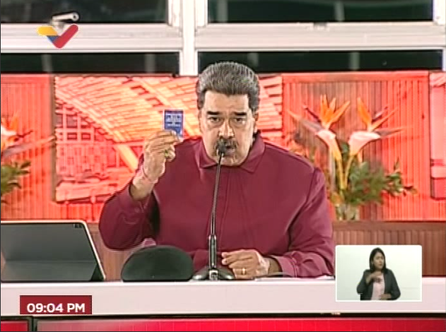 "No podemos dejar que esta revolución hermosa, fundada por el Comandante CHávez, sea apuñalada. ¡tenemos que defenderla en base a los principios y la ética! Por eso llamo a nuestro pueblo a ponerse en ofensiva"