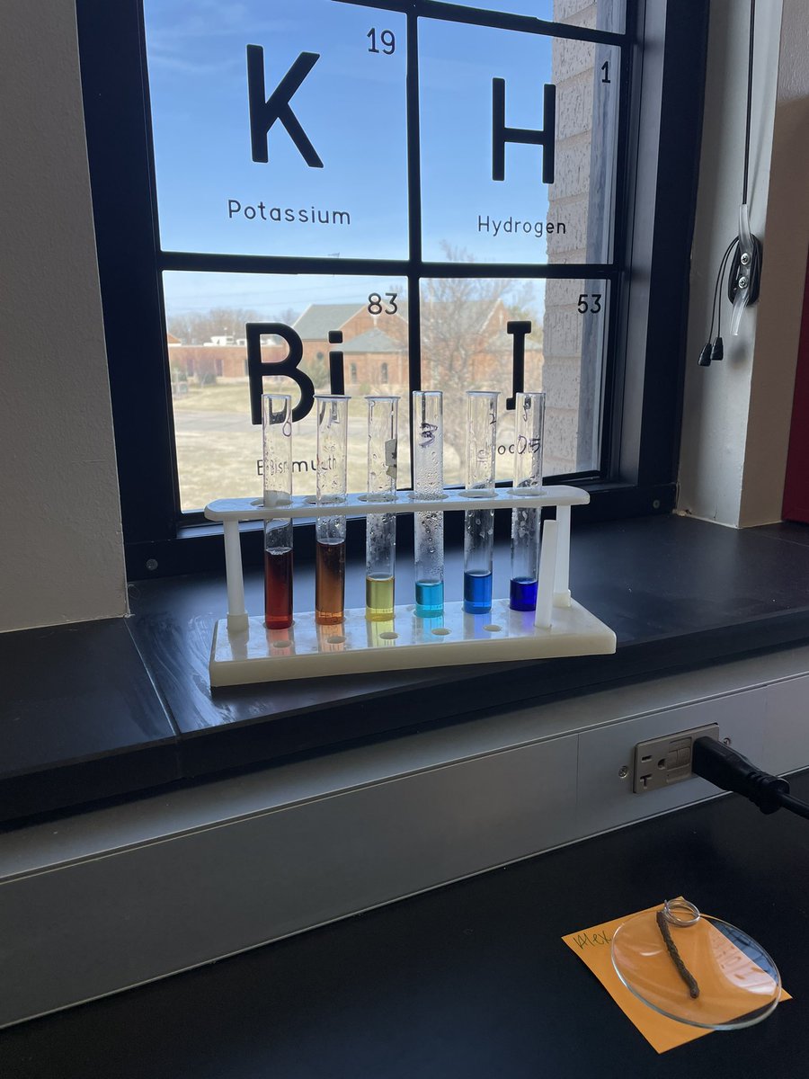 First day back from break and AP Chemistry students hit the ground running! Today they explored equilibrium and how stresses to a system can shift into a beautiful Le Chat rainbow 🌈 @HighSalina #305growsgreatness