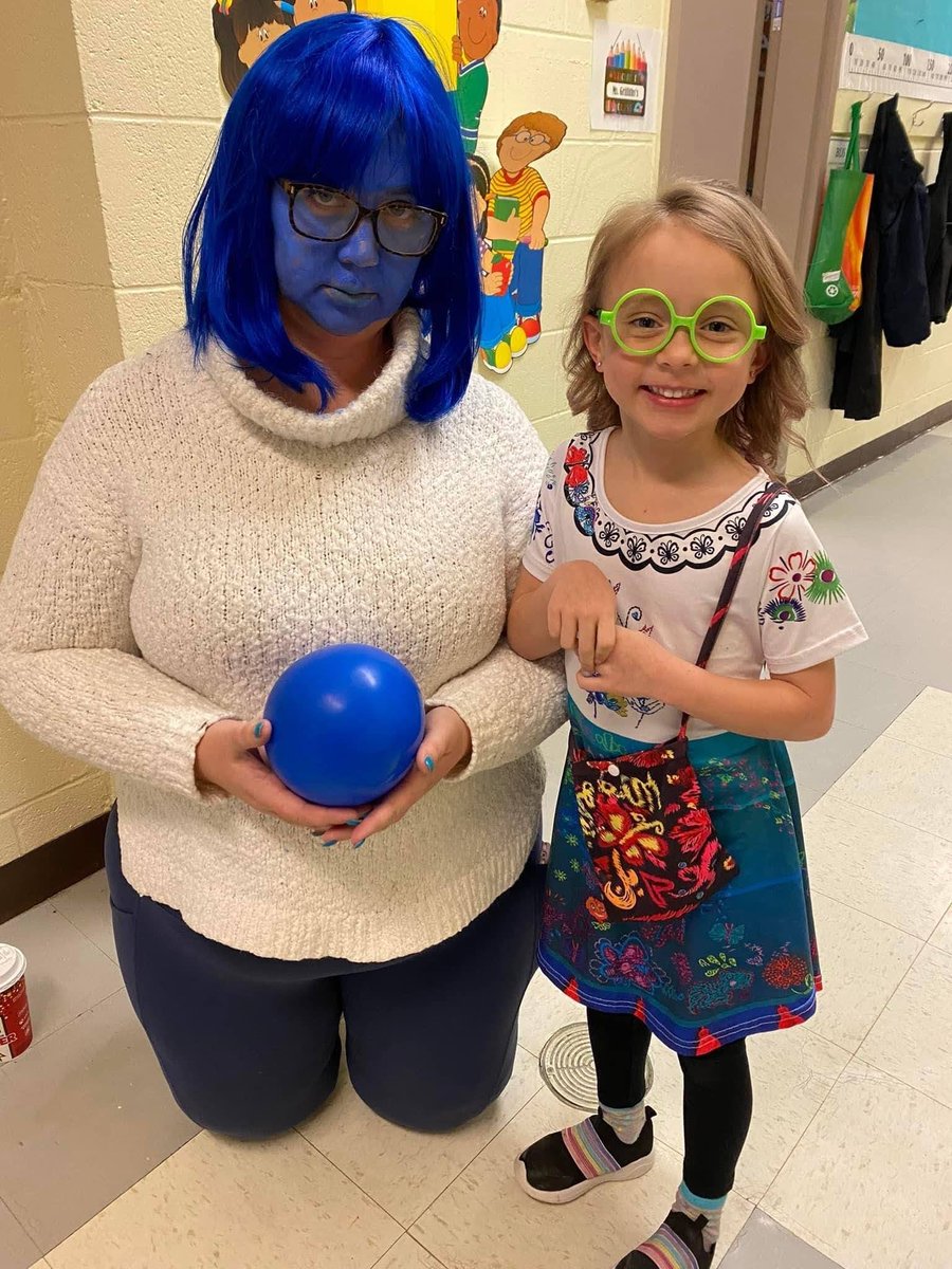 Character day is all that more fun with your niece by your side! #educationweek ⁦<a href="/staaSTALLIONS/">St. Anne's Academy</a>⁩