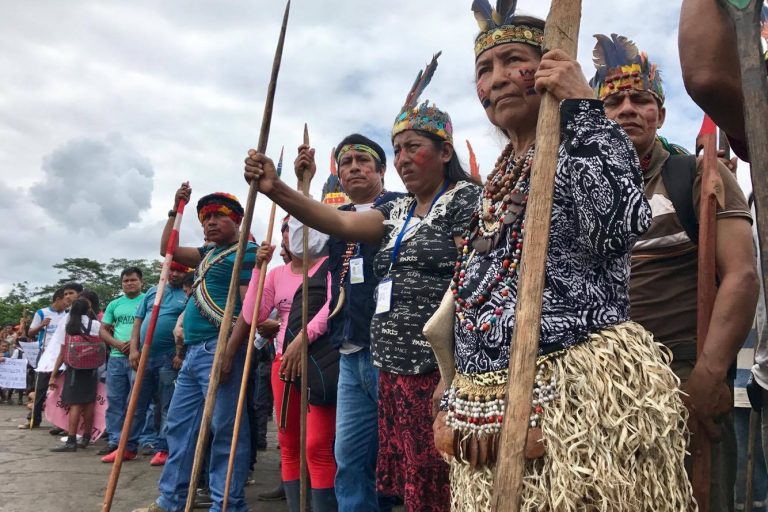 sofiavargasr's tweet photo. Las comunidades de #CuatroCuencas se la juegan mañana de nuevo en los tribunales para exigir que se cumpla la titulación integral y se les compense por el uso de sus tierras para explotación petrolera (con los incontables derrames que ya todos conocemos) #ElTerritorioSeDefiende https://t.co/Ww6OxUwHAf
