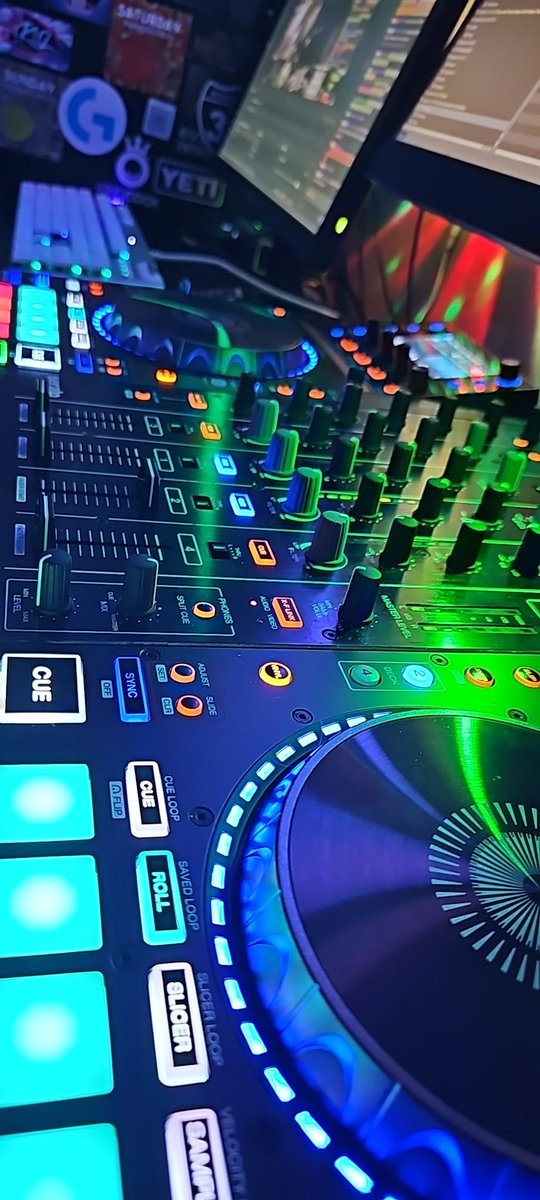 Running that beat train on ya ... come catch the vibes 

twitch.tv/djsicric