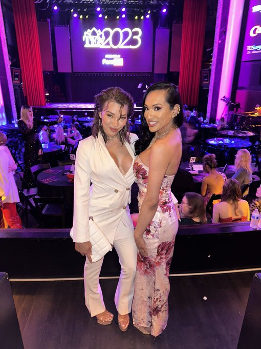 With the fabulous &amp; gorgeous sis @OhItsEmmaRose https://t.co/bk5KCPqWLS<a class="tags" href="/tag/ohitsemmarose">@ohitsemmarose</a>