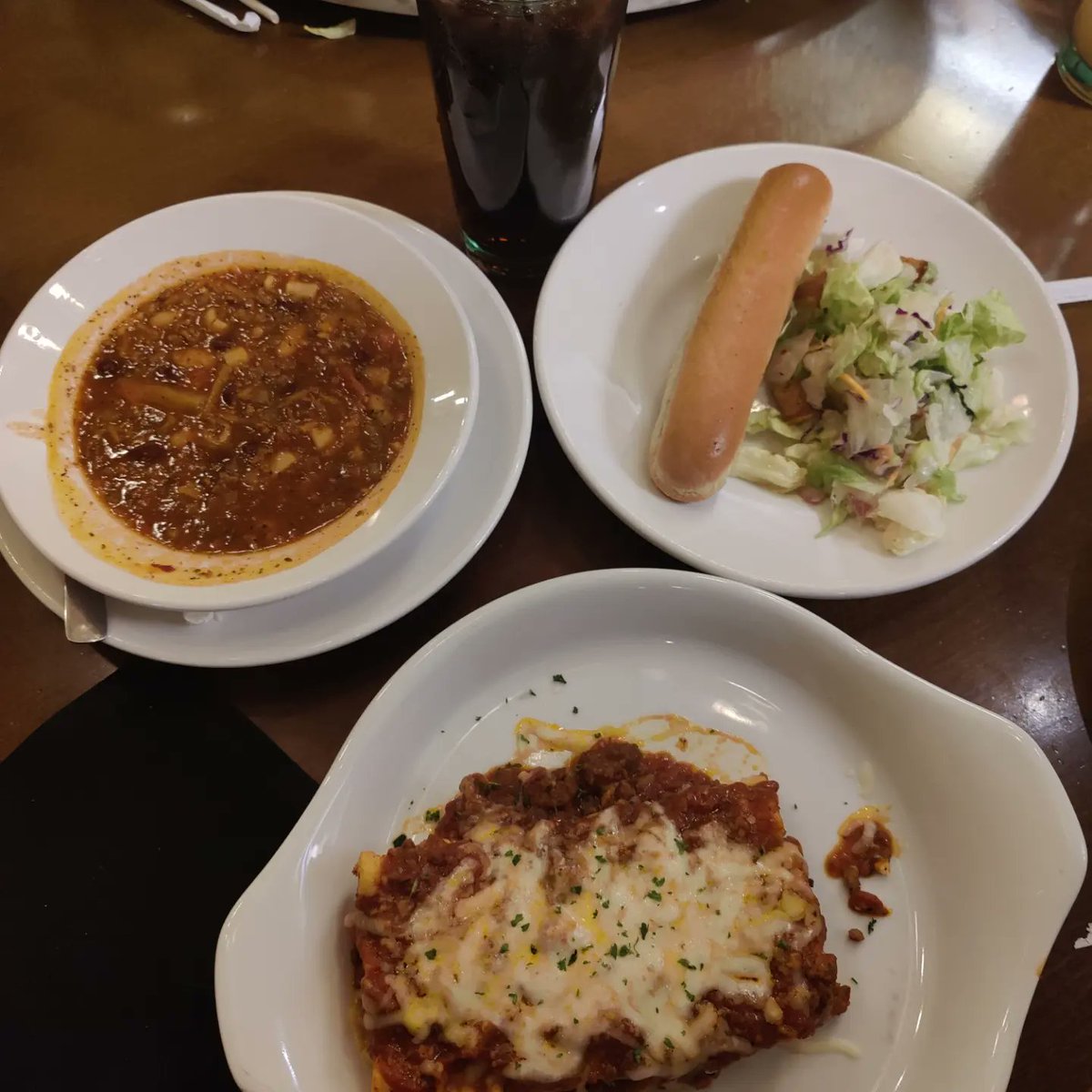 RynginG's tweet photo. Going for another round of Olive Garden (back at the Times Square one), here for the Lasagna Classico with the Pasta E Fagioli and some Dr. Pepp on the order. It's been 8 months since last summer and I love enjoying a great meal. ❤️

#lasagna
#olivegarden
#timessquare https://t.co/zwnD48S2zj