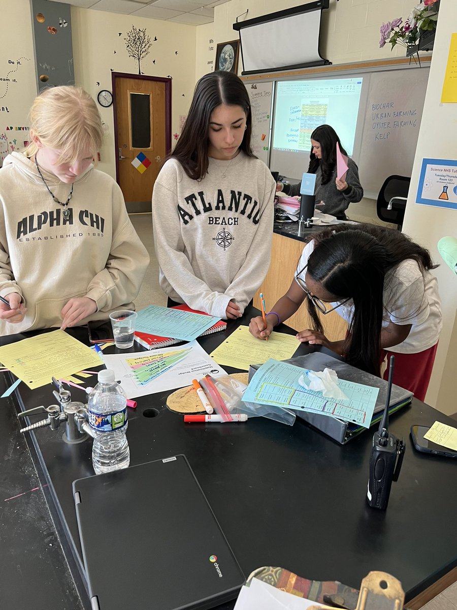 MrsShanksDMS's tweet photo. A great visit with @cdimino_dimino to see block scheduling, student engagement and rigor! Thank you @TowsonHSTweets teachers and students for welcoming me! #THSPride https://t.co/DuJaCLsozJ