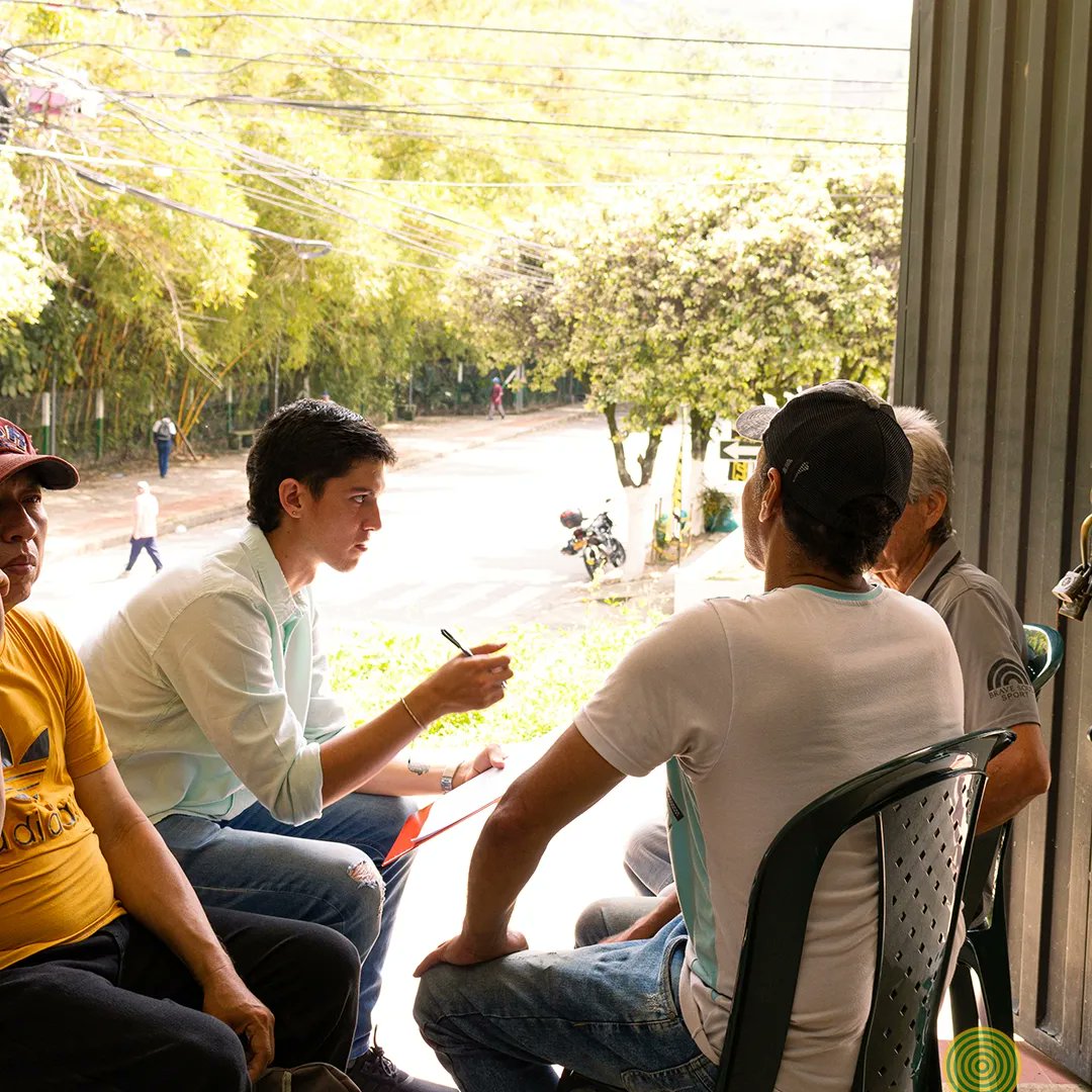 carloscafl's tweet photo. Nueva brigada Franca. Esta vez con los servicios de consultoría jurídica, odontología, nutrición y barbería. Gracias al barrio Lagos II por acogernos💚💛. https://t.co/NMWXdkFg3H