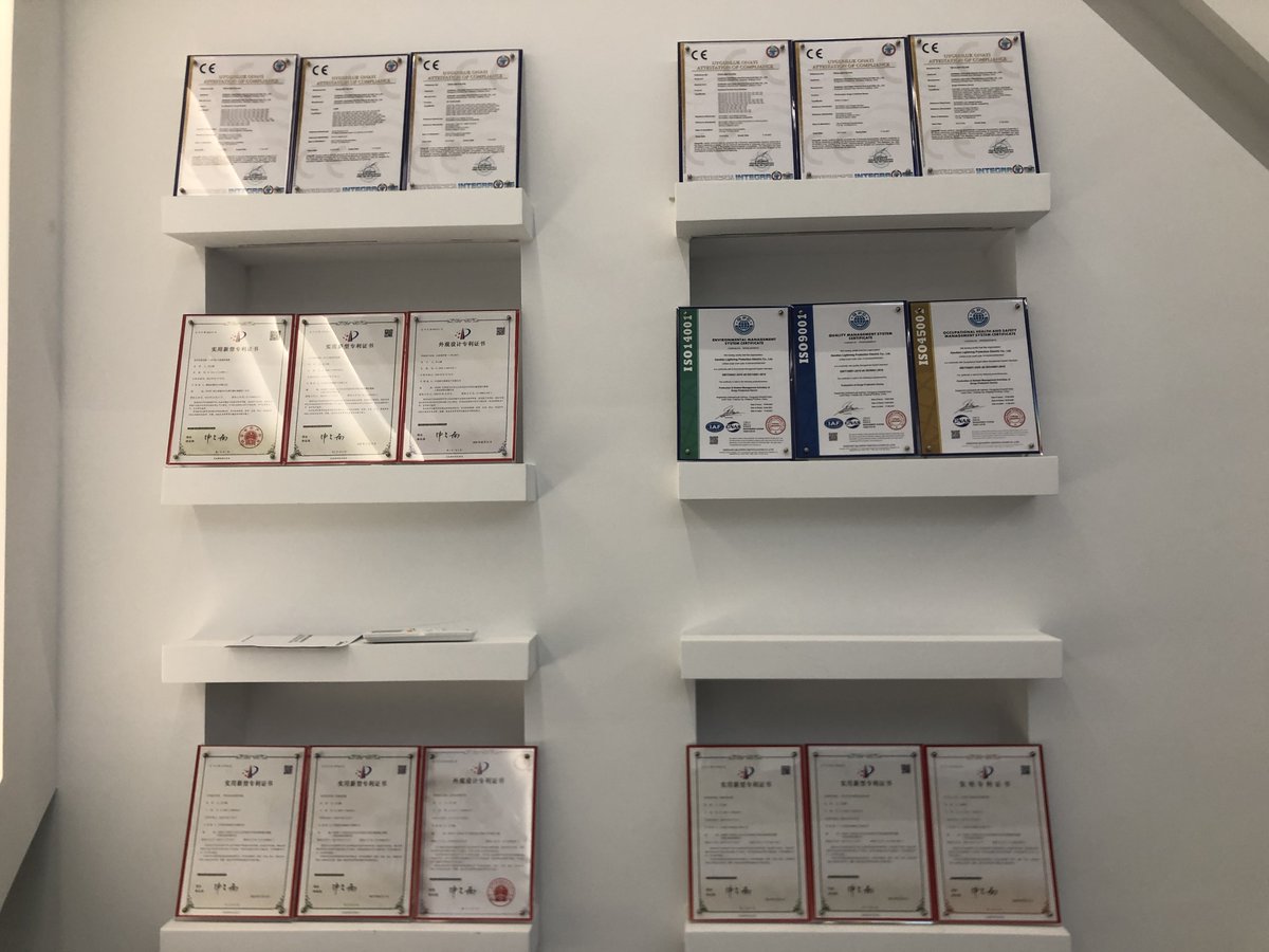 Sales04G's tweet image. Welcome to visit our company.
This is part of our product.
#Photovoltaiccombinerbox  DC&amp;amp;AC #Fuse #DCIsolationSwitch #SPD #surgeprotector #surgeprotectiondevice