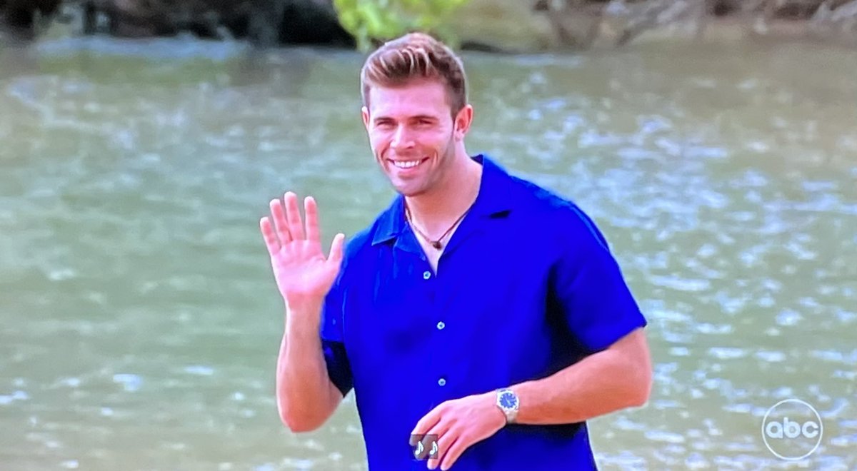 jodiwatchesbach's tweet photo. It’s me hi, I’m the problem #thebachelor #BachelorNation https://t.co/Qdb67aYPbg