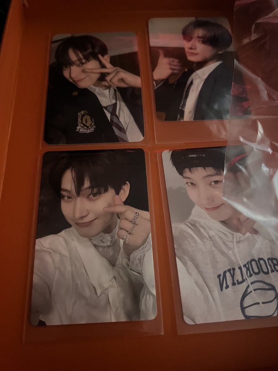 ellakrt's tweet photo. Hiii!! @briannamails, i already received the package two days ago and super disappointing and nakakainis na makukuha ko sya ng ganto. Like i have said sa dmed ko I’m not asking for aesthetic packaging but sana yung maayos at hindi yung basta basta ka lang kumuha ng album at ++ https://t.co/tMhyp3W0oY