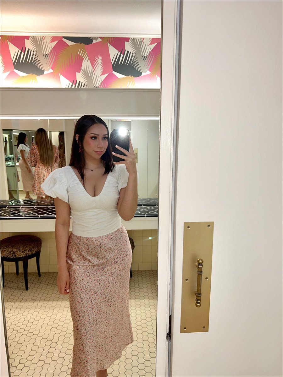 alyssaaamunozzz's tweet photo. happy first day of spring💐💗💫 https://t.co/r31vkBmqKR