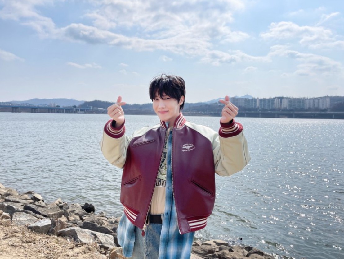msy9333's tweet photo. 아이하트~~ 마지막날! 

We vote #YetToCome as #BestMusicVideo at the 2023 #iHeartAwards. 🗳 https://t.co/yvdFXoa83w