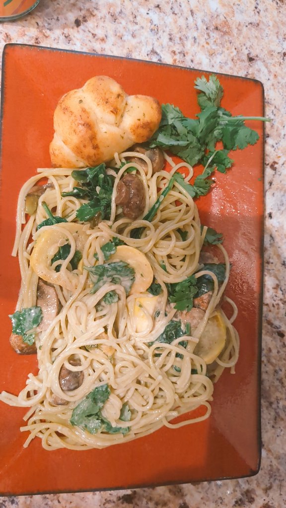d_bead's tweet photo. When you cook at home, there's a special ingredient that only you can add, that's L.O.V.E. #chef #flavor 🍲 #seasoning #cookingwithsoul 🥘🍝 #kitchenchemistry #notakeout 😘🍽️#cookwithlove💛 https://t.co/MjT6d6NFBa
