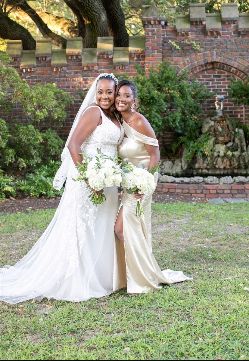 salonnoa's tweet photo. 👰🏽‍♀️💕💕💕💕
#blackbride #vabride #sisters
#naturalbride #curlyhair #weddinghair
#dmvsalon #virginiabeach https://t.co/Nh50BAvZX9