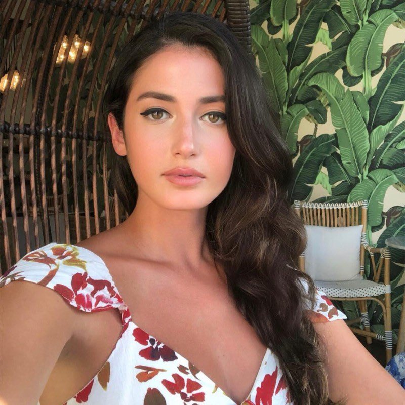 sweatsandpizza's tweet photo. Ariel was always too cool for Zach. She really dodged a bullet. 

#thebachelor https://t.co/Nx1Ch47ytu