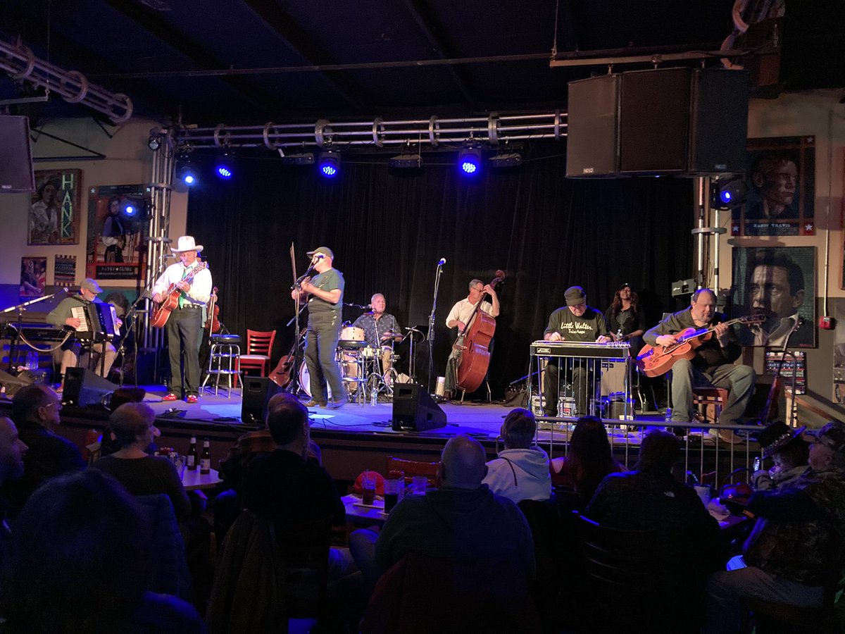 LesKerr's tweet image. Enjoying @TheTimeJumpers at @3rdandLindsley !#Nashville #Tennessee