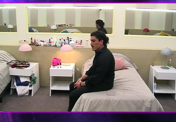 negrobarbaa's tweet photo. Cuando arrancas el Lunes y no entendes nada de la vida
 #GranHermano #GH22 #gh2022 https://t.co/dwnE26z0KK