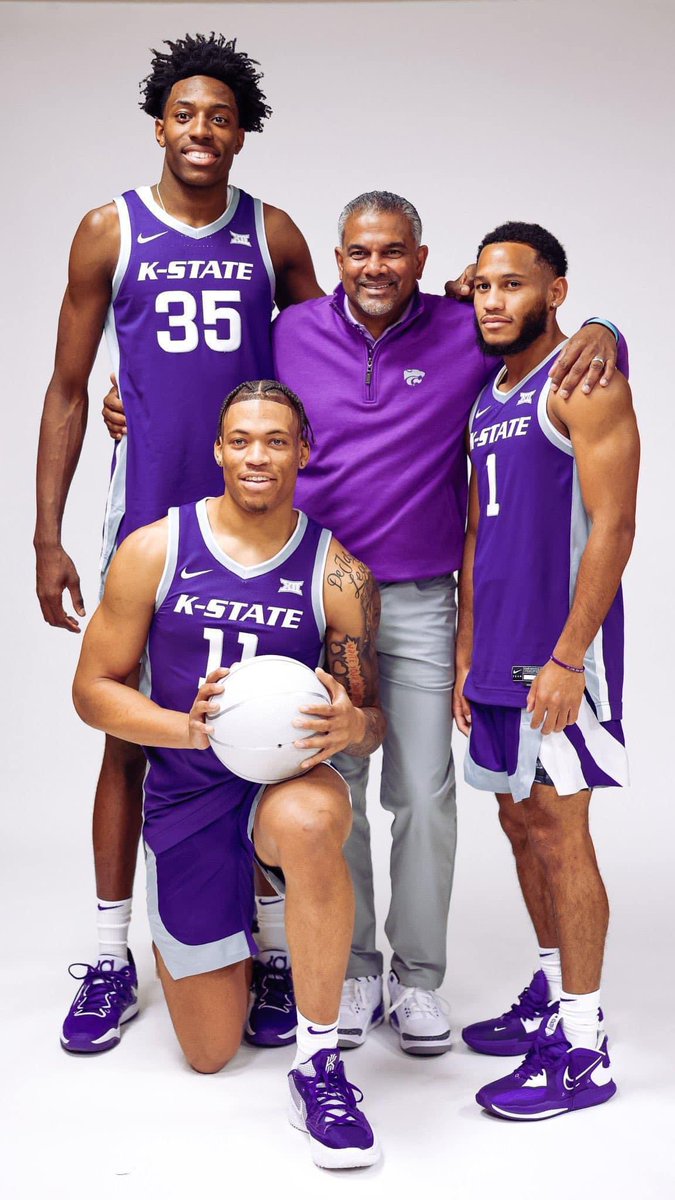 I think I’ll tell my grandkids this was legendary Motown hit makers, The Four Tops!! 😂😂😂 🎶 Baby I need your lovin’ GOT to have all your lovin’!#marchmaddness #music