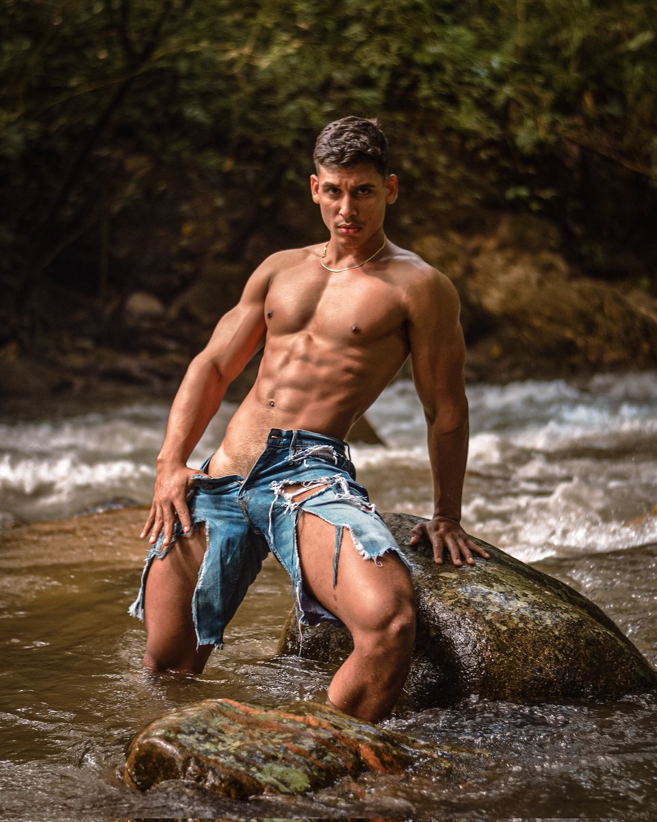 Jharell97_'s tweet photo. Holaaa, pendientes, les estaré avisando por aquí cuando empiece a subir contenidos en página azúl 💙🍼💦 Lo espero por allá 🔥 https://t.co/IFR5mhDiZA https://t.co/Dhrfms0ef1