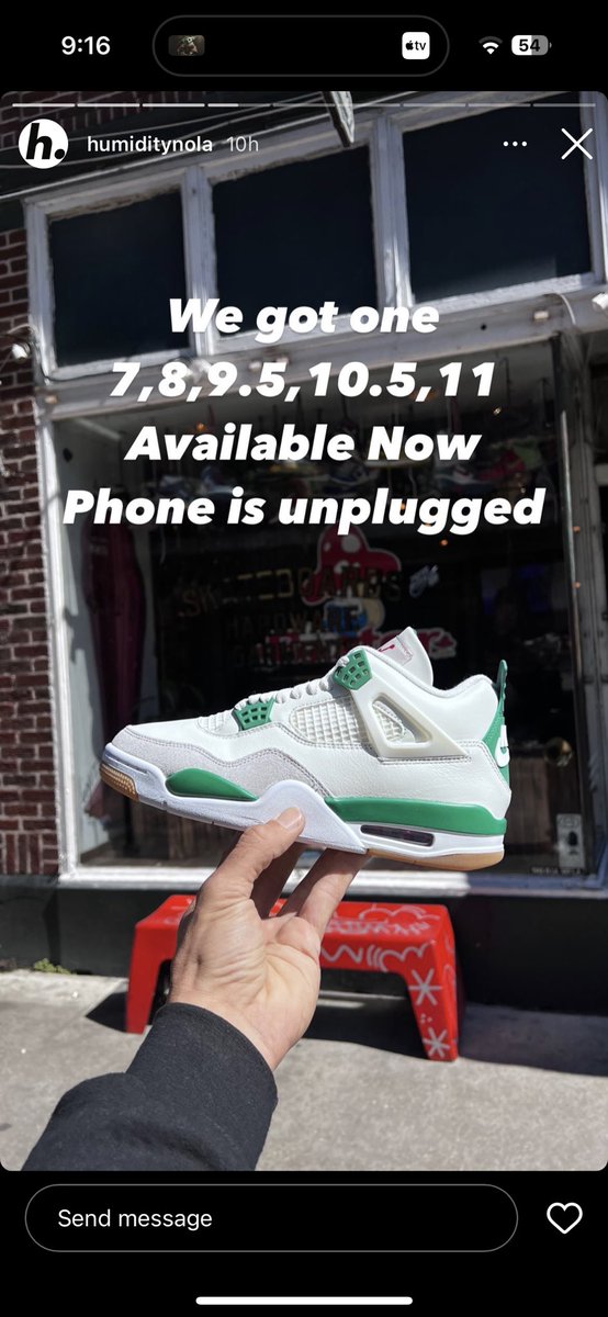 713Lean's tweet photo. @nikestore y’all gotta watch this place for their raffles. Literally entered for these sizes and offered me for tickets if I bought merchandise in which I did and didn’t win but yet posting sizes that was entered for. @Nike @nikesb https://t.co/qrqnbOF9ut