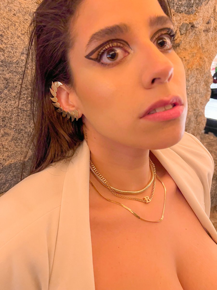 brunafazolari's tweet photo. Nao tem condições o tamanho do meu zói e as belezas das pecas da minha loja perfeita inclusive comprem
E eu não to drogada, minha pupila é desse tamanho na maioria do tempo https://t.co/yYdWaTF4i4