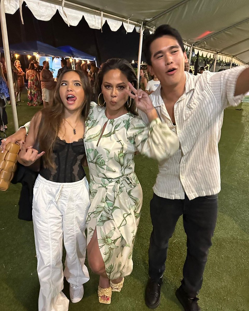 NCISHawaiiOhana's tweet photo. Love these fun photos of the #TennantOhana from the wrap party this Saturday. Mahalo @MahinaNapoleon for sharing!
@VanessaLachey @kiantalan
#NCISHawaii #NCISHawaiiOhana
Β°βͺοΈΒ°βͺοΈΒ°βͺοΈΒ°
Repost @mahinanapoleon
Itβs a WRAP. #ncishawaii #teamtennant #julex #mamajane #tinytennants https://t.co/vCuf8D1DTh