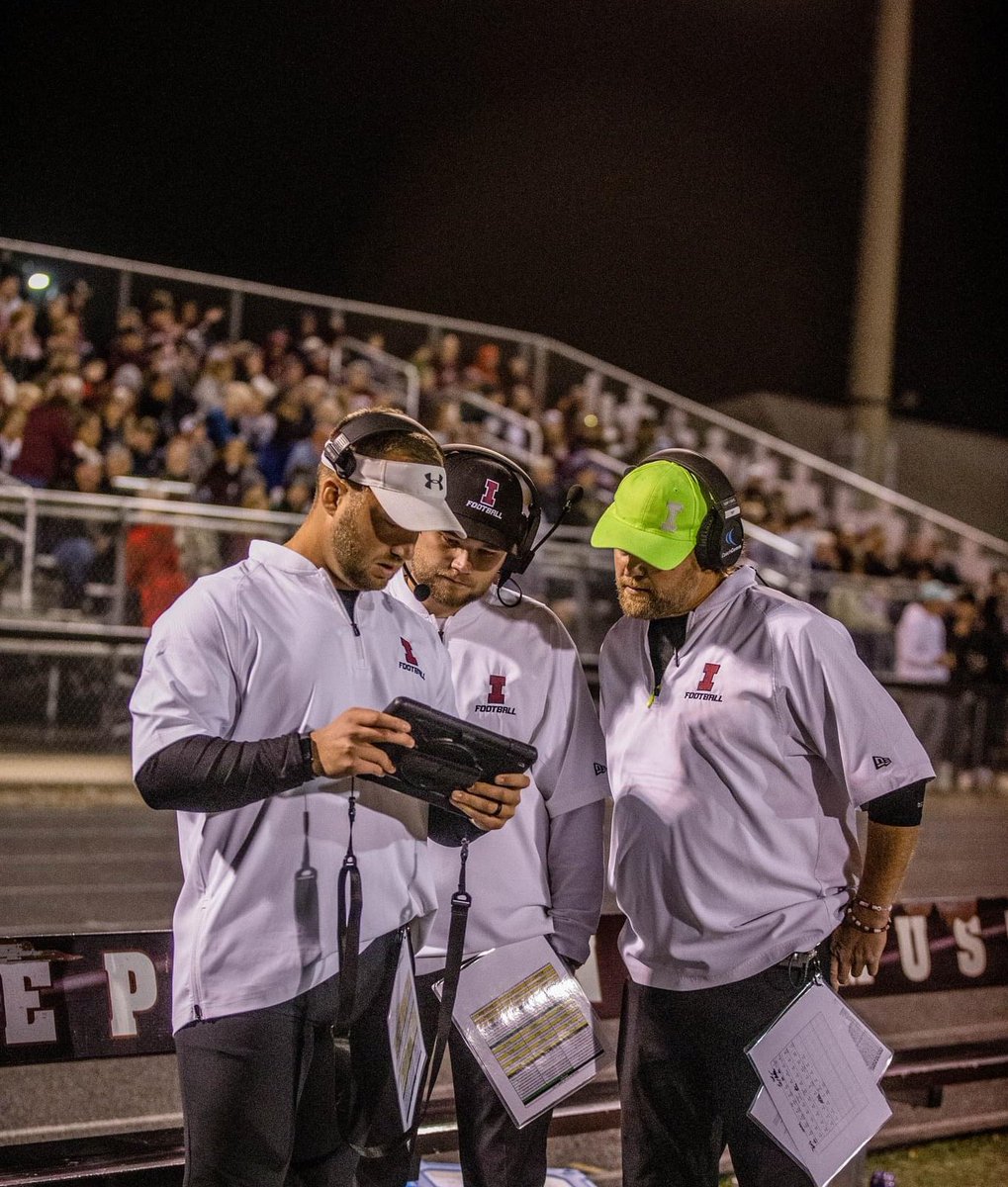 austinpink2's tweet photo. You bet Coach @JJHinde‼️
Appreciate all you do for our community and our football program!
#LetsGoBeGreat👊 https://t.co/elmOqV08MB