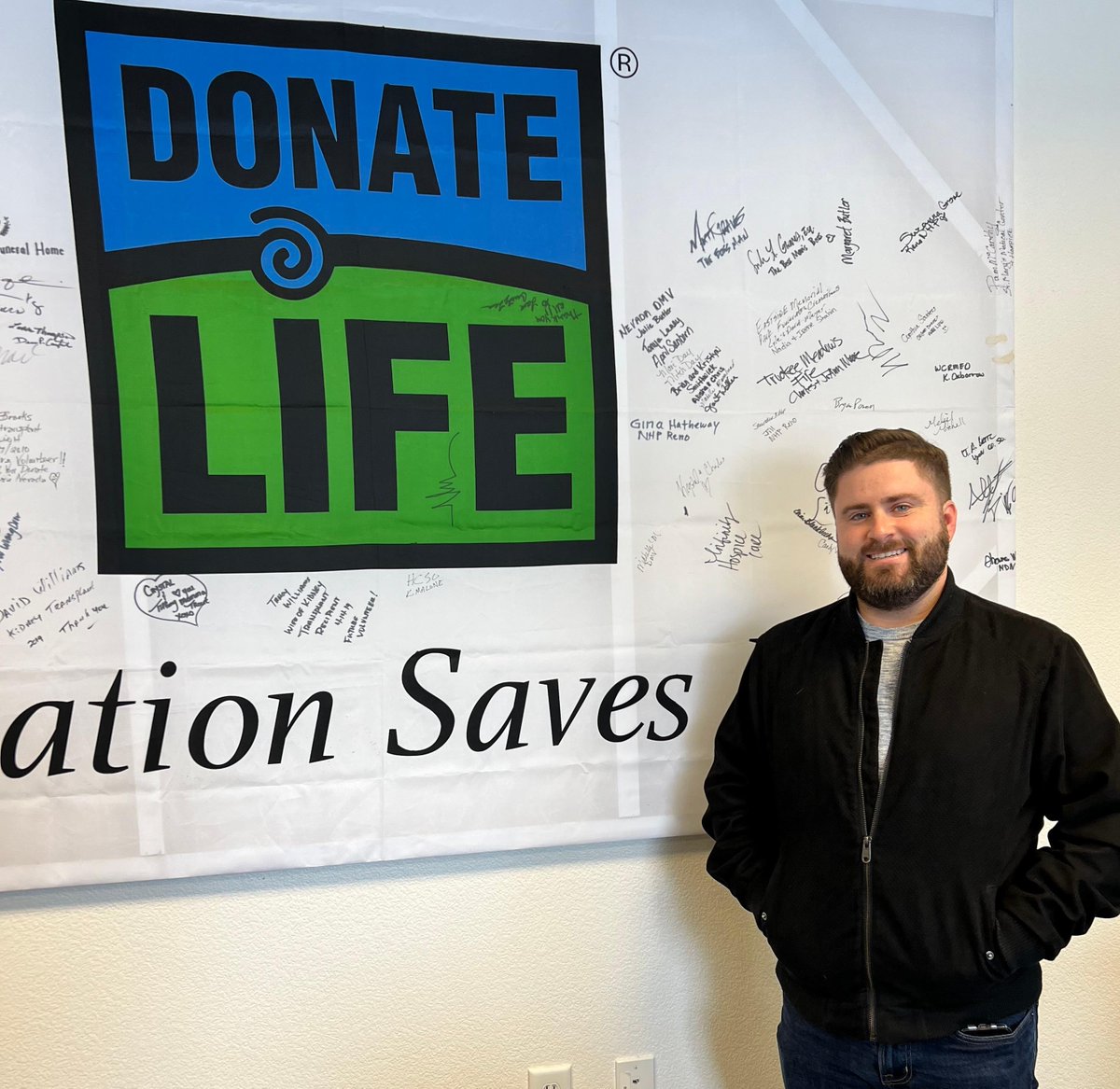 In honor of #NationalKidneyMonth, we'd like to introduce our newest #volunteer... Elliot! Learn more about how he gave the gift of life to his cousin via kidney donation: hubs.li/Q01HBVTS0 #DonateLife #LivingDonation