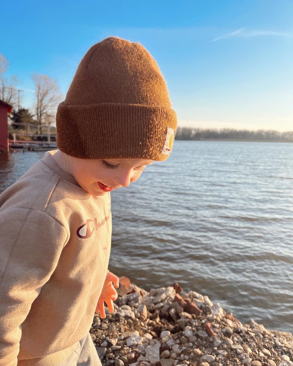 avdri_'s tweet photo. Country cruising and throwing rocks in the lake w my bestie 🫶🏼 https://t.co/IhKcjMCoCy