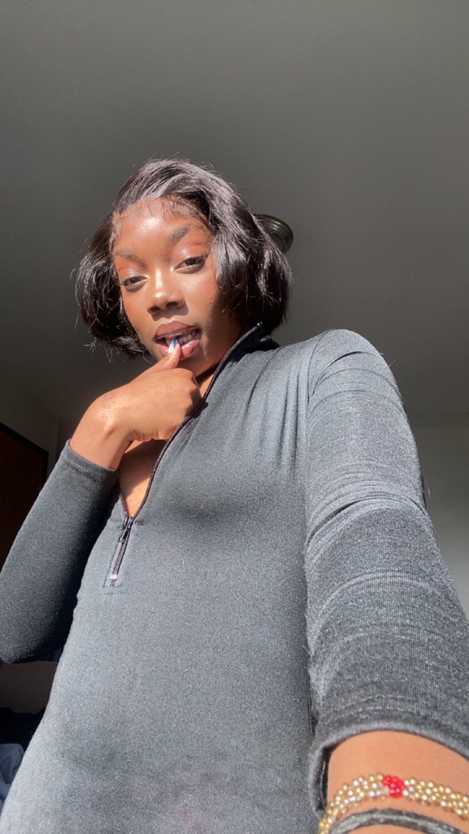 Emeline_k12's tweet photo. Time for change !😌

#trending2023 #shorthair #blackgirl #sexyblack https://t.co/hwQjpdBYaw