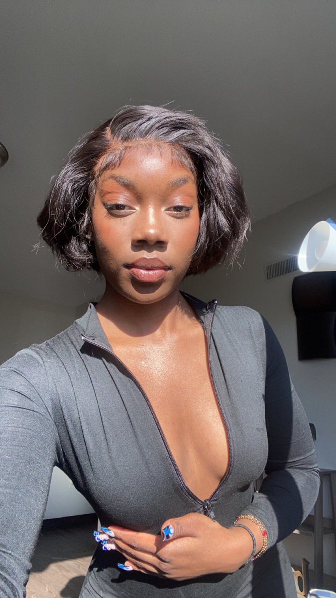 Emeline_k12's tweet photo. Time for change !😌

#trending2023 #shorthair #blackgirl #sexyblack https://t.co/hwQjpdBYaw